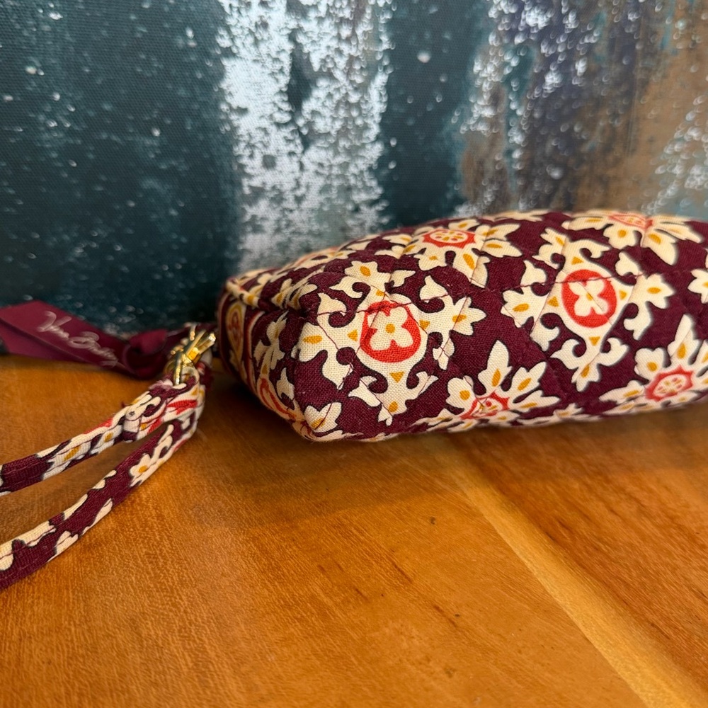 Vera Bradley Vintage  RETIRED 2006 Medallion Wristlet - Picture 6 of 11